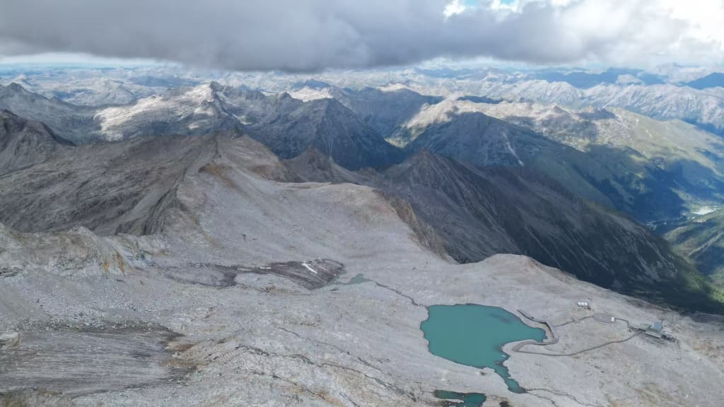 世界冰川日｜不愿告别：达古冰川或将在2029年消失，研究者寄望于人造雪