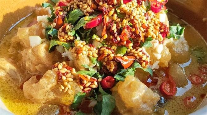 东北特色小吃炒粉制作教程：一碗淀粉，两碗水，教你在家复刻街头美味