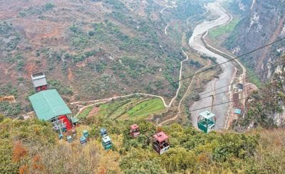 "空中校车"背后的山乡巨变