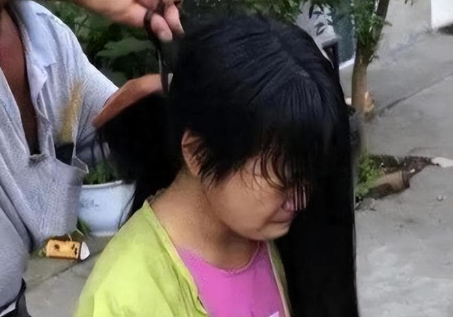 河北一高中允许女生留高马尾，还为学生准备吹风机，学生振臂欢呼