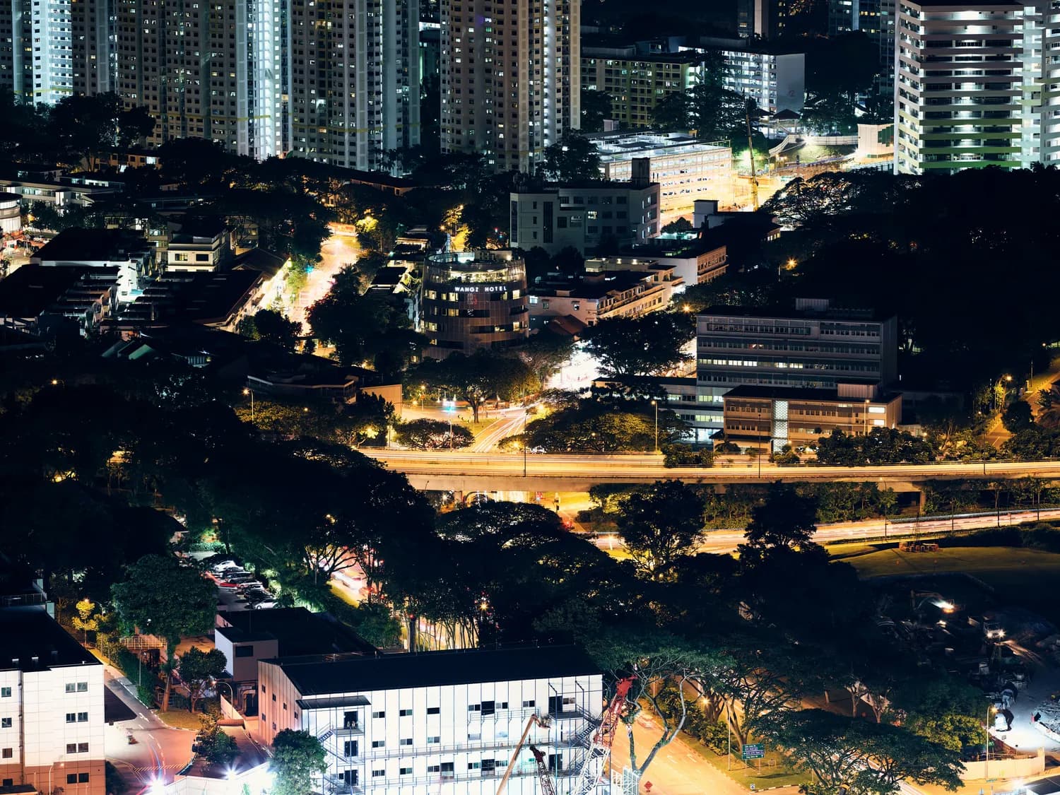 影影绰绰：城市夜景中的诗意之美