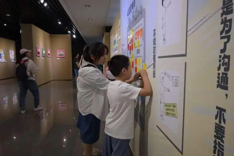 “与画对话，以展疗心”，打造艺术疗愈空间