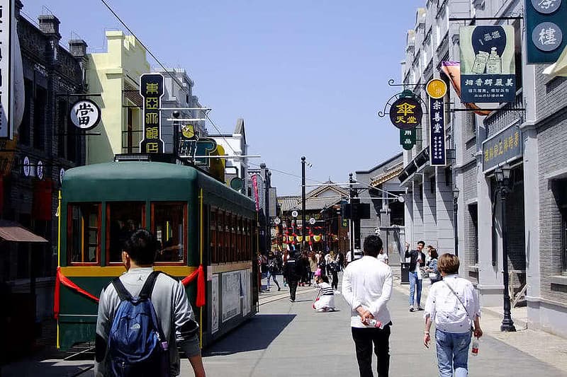 投资箴言：在无人问津处吸金，而非推土机前冒险