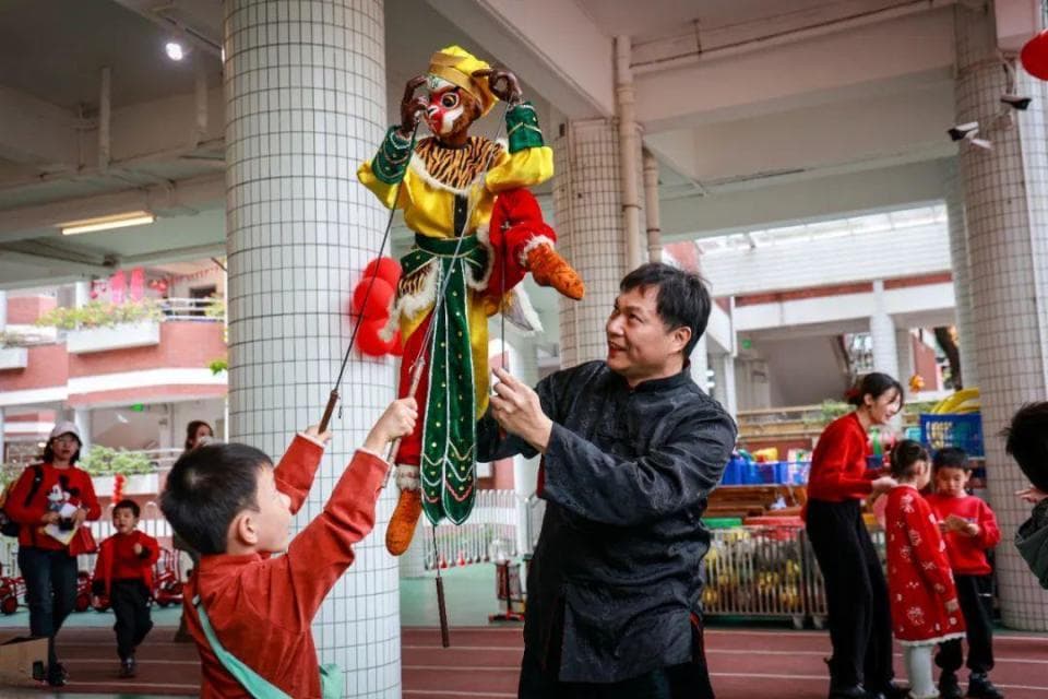 广府庙会：小朋友化身"广饮广食"大厨