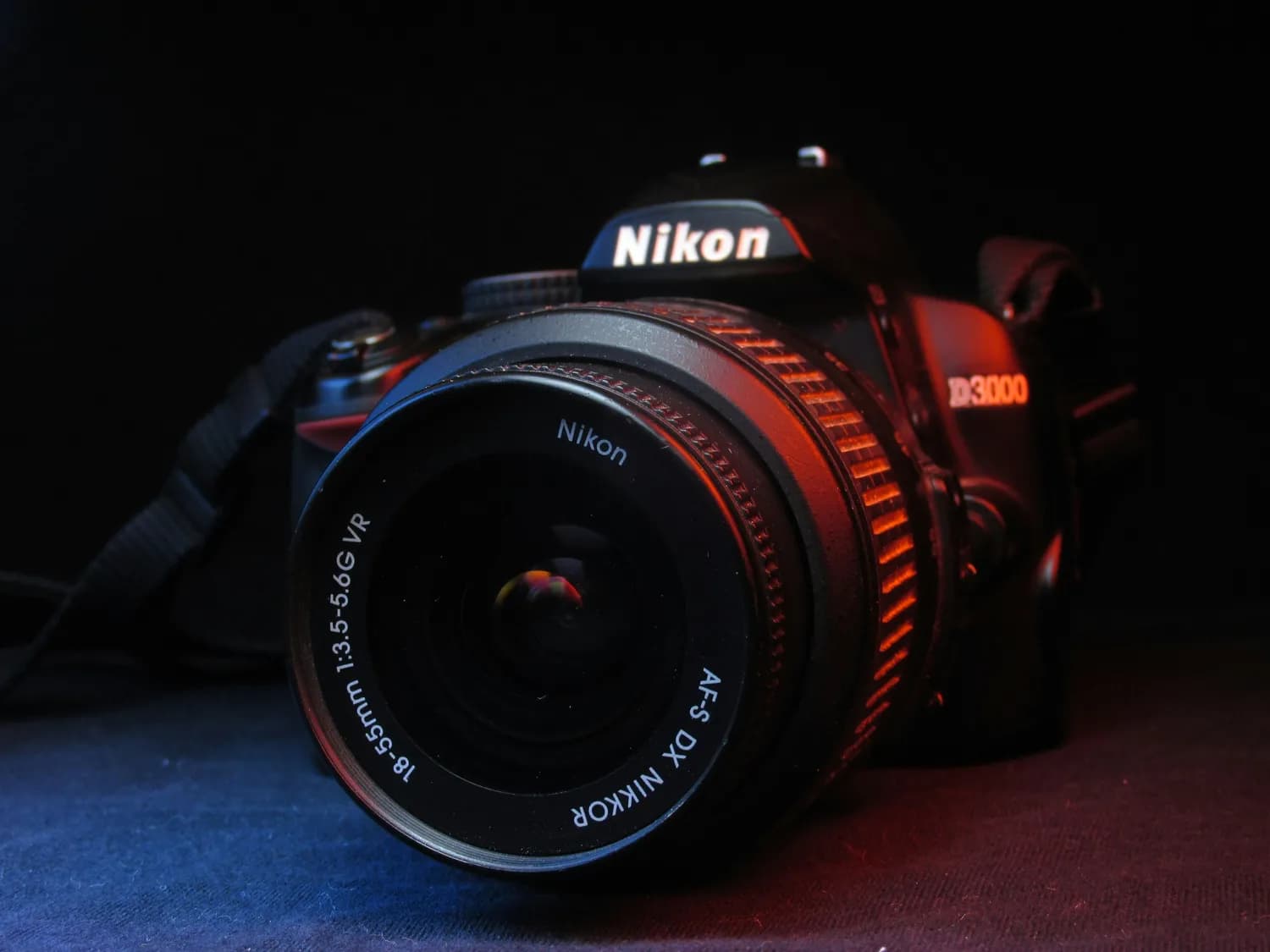 双十一入手神器：尼康D3500 vs 佳能EOS 200D II