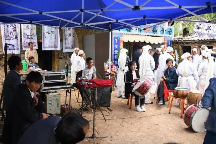 假假條：噪音，废墟，共和国朋克