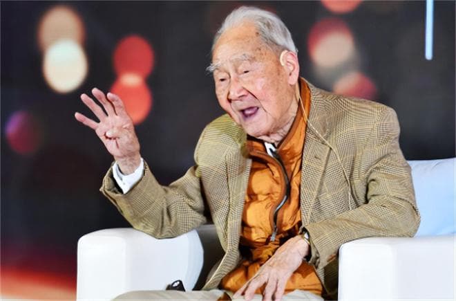 许渊冲：86岁患癌，97岁丧妻，100岁时被人膜拜