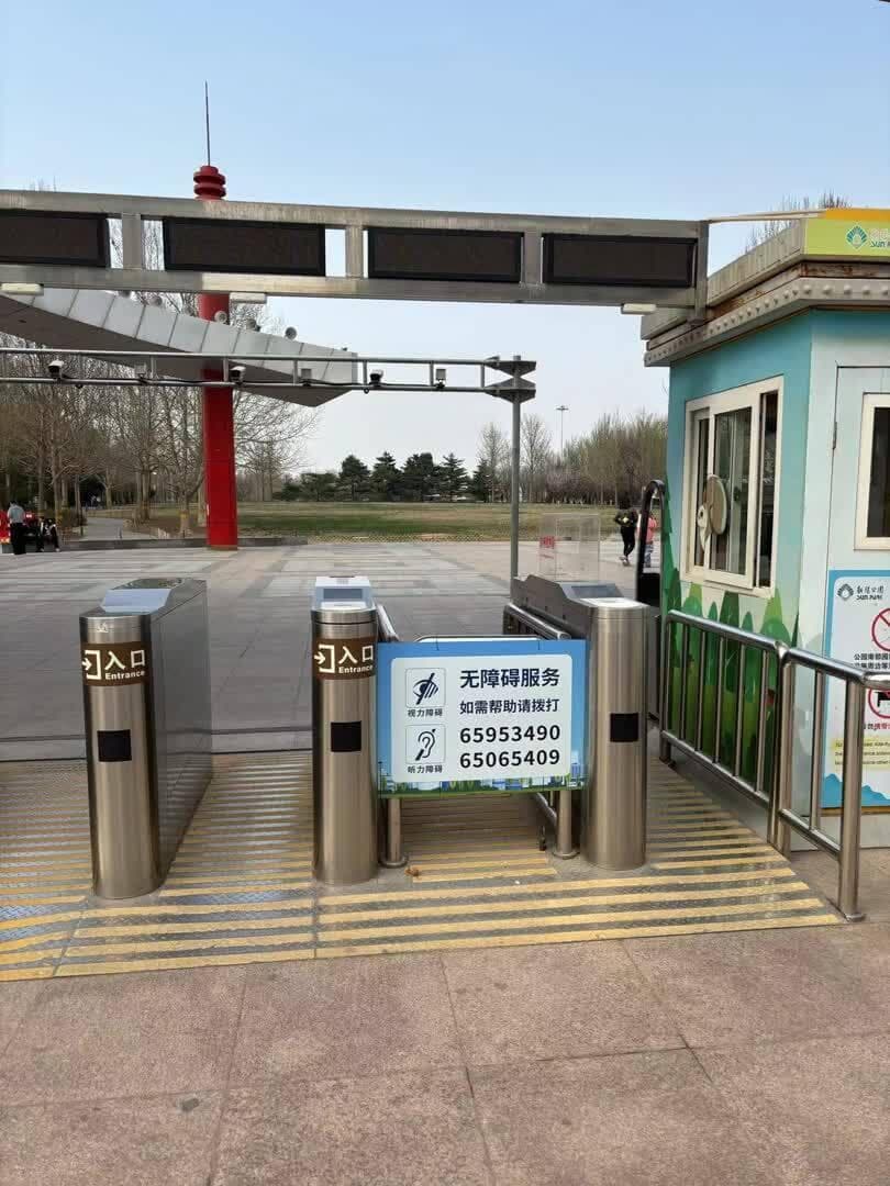 记者调查多处公共场所：助老出行，租用轮椅方便吗？