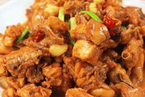 生炒鸡块，一道看似简单实则蕴含烹饪智慧的家常菜