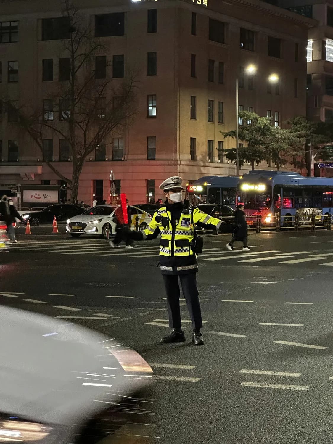 男子误把民警当ETC，酒驾监督再引热议