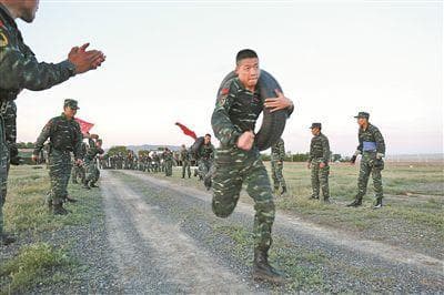 极限体能训练：特战特训锤炼打赢能力