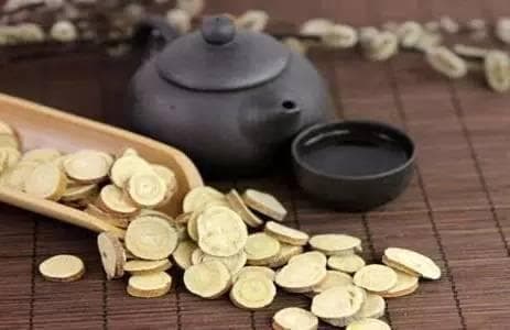 为什么中老年人不能常喝“黄芪泡水”？有什么危害？看完就清楚了