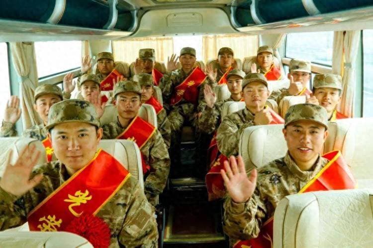 为什么有人要去二次入伍？二次入伍更容易转军士吗？