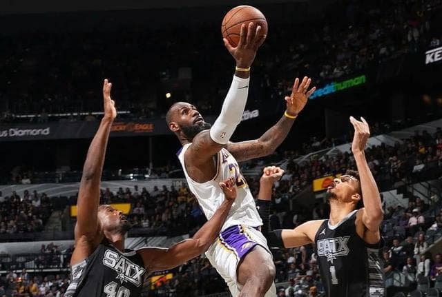 NBA历史新高！詹姆斯距离50000分里程碑仅差559分