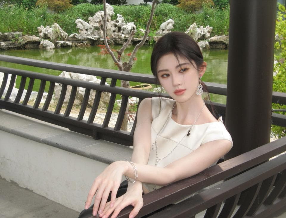 揭秘鞠婧祎的穿搭秘诀：矮个子也能穿出大长腿