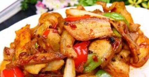 手把手教你做咸菜蒜苗回锅肉（回锅肉的新花样，口感更加鲜美）
