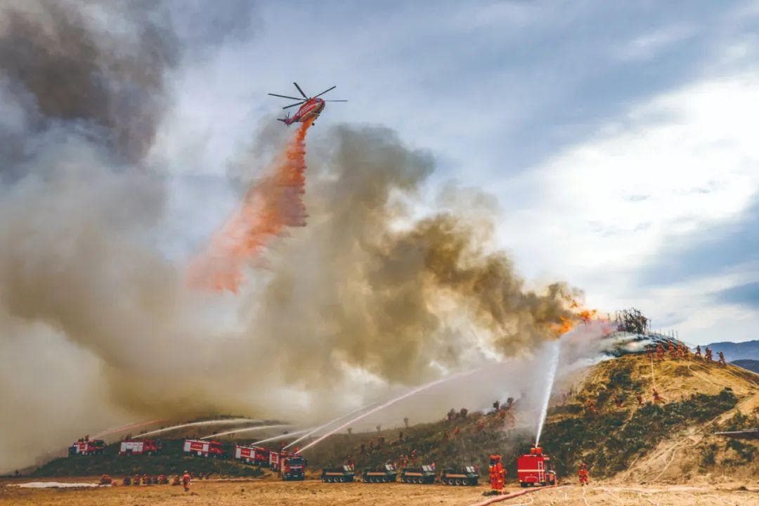 航空灭火如何实现？ 跟随镜头深度了解
