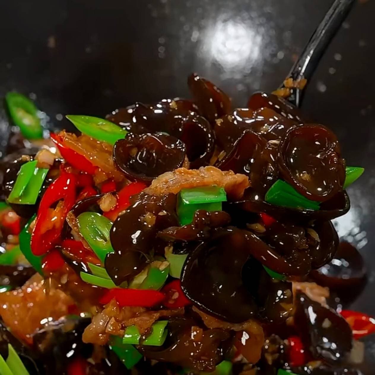 家常美味：木耳炒肉