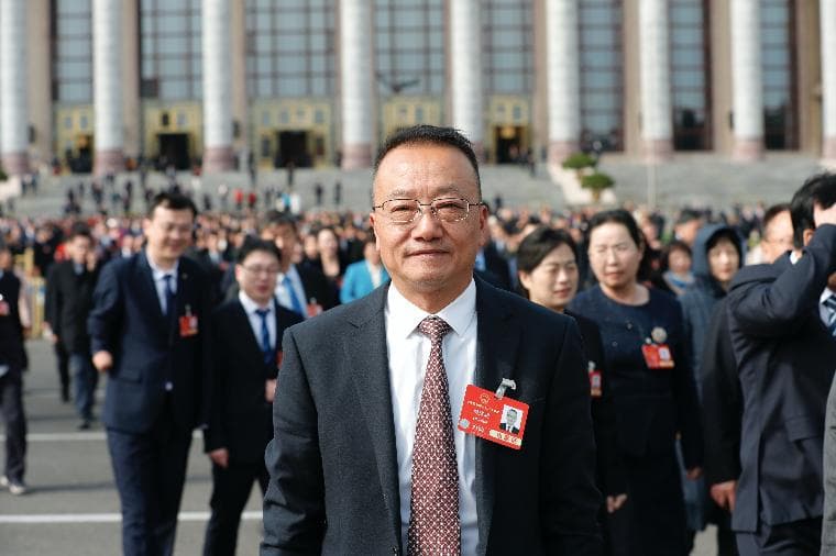 庹庆明代表：教龄津贴在教师收入结构中占0.1%，建议提高标准