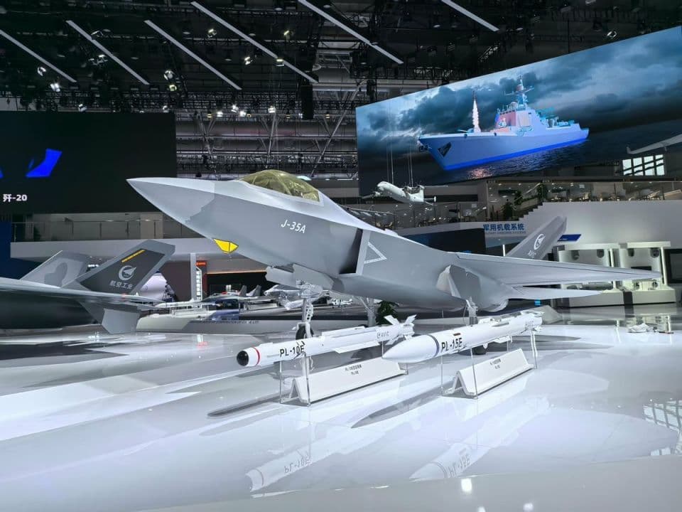 海外谈中国：新版霹雳-15空空导弹亮相 弹翼折叠专为隐身战机打造