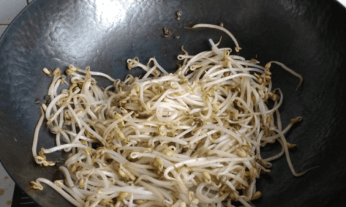 绿豆芽放久了还可以食用吗？