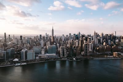 香江逐梦：香港企业家计划深度解析 - 从初创扶持到全球化战略，塑造亚洲创新枢纽