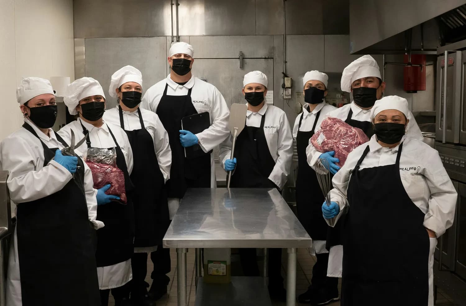 护理人员把关食品安全：日常监管与应急处理双管齐下