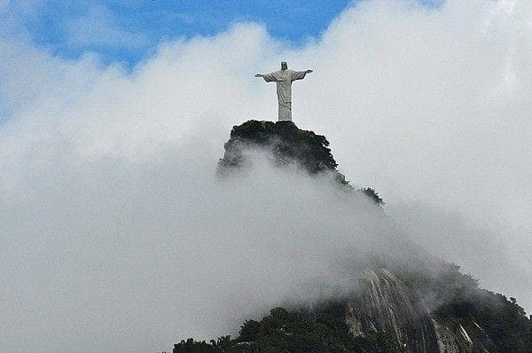 巴西耶稣山：里约热内卢的地标性景点