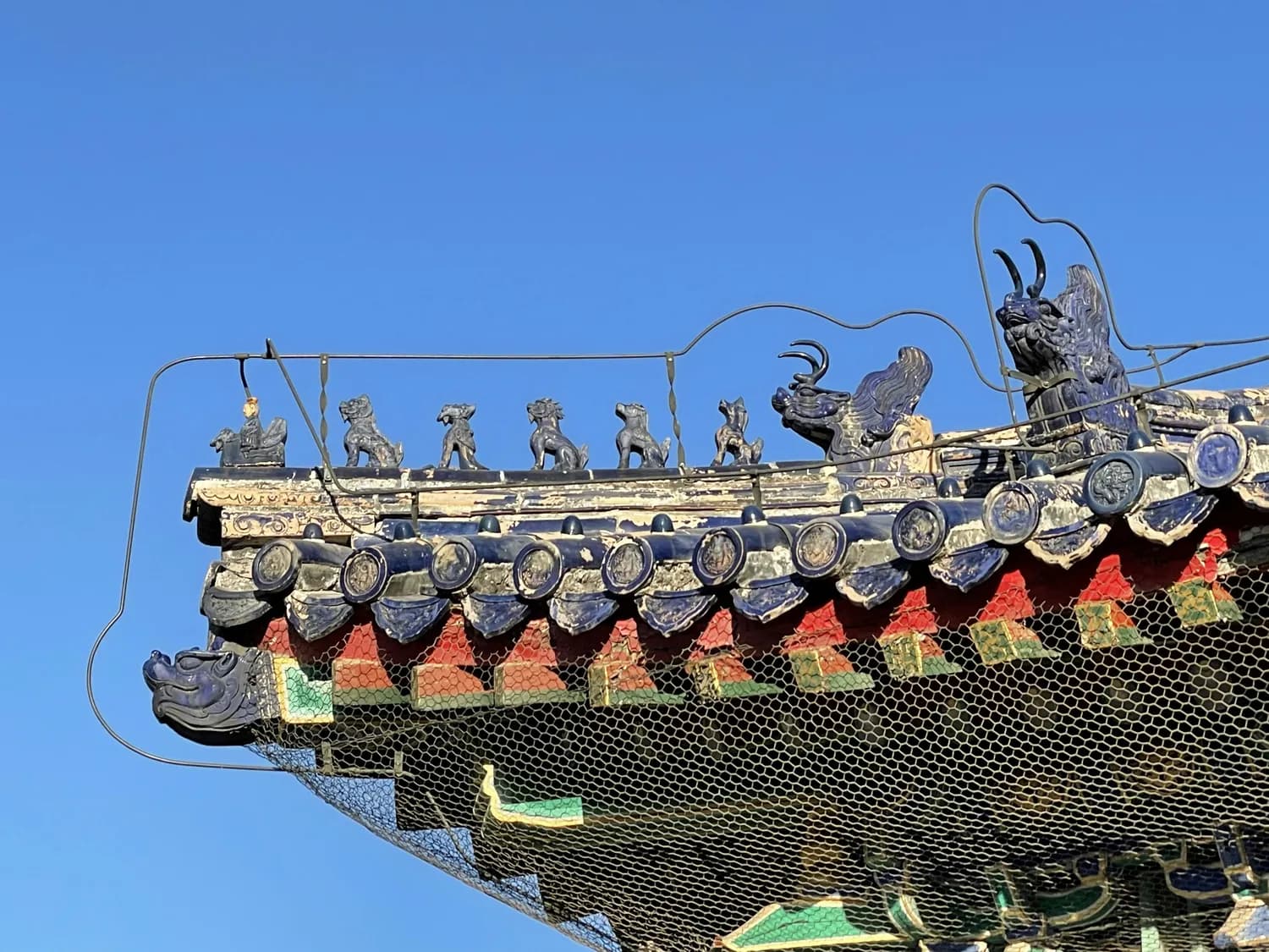 “空城计”与《无间道》：跨越千年的心理战术对决