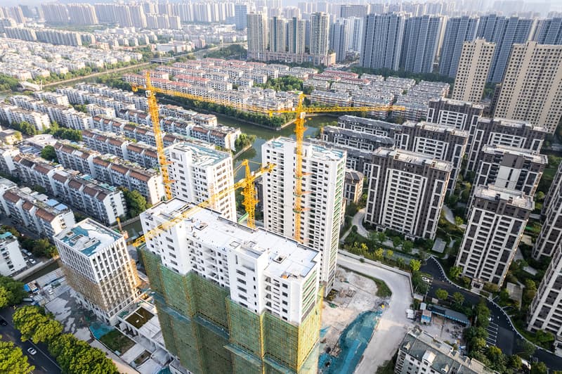 政策调整与市场回暖双重驱动，楼市“小阳春”可期