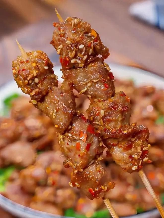 新疆孜然羊肉：香喷喷的美味，让你一口接一口！
