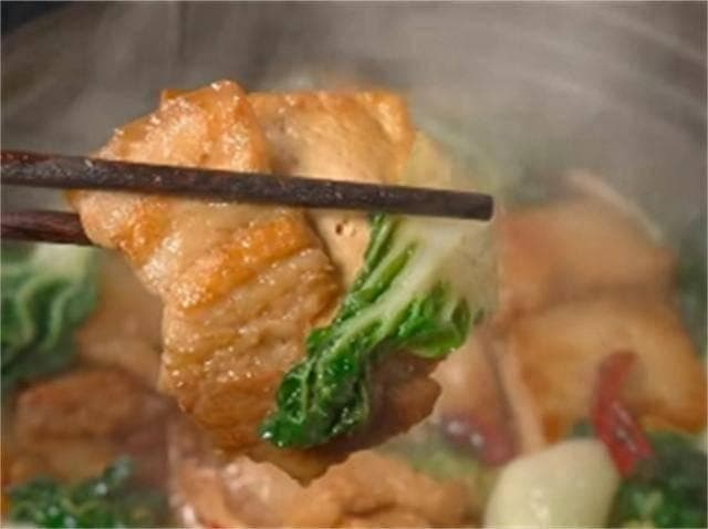 白菜猪肉豆腐煲：简单又美味的家常菜做法