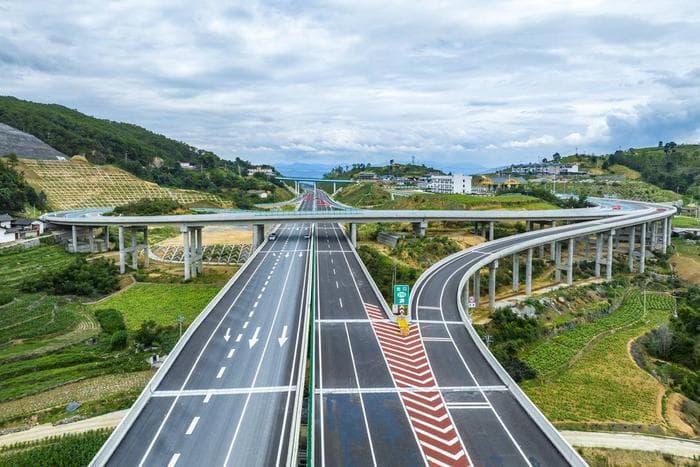 沿江高速攀枝花至会理段已通车，车程缩至1个多小时