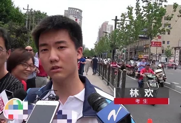 提前15分钟交卷，公然嘲讽高考题目太简单的林欢，现在怎么样了？