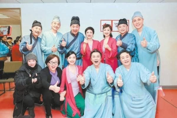 张国立自导自演，87版《红楼梦》演员相聚话剧《我爱桃花》