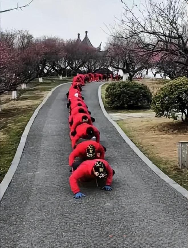 奇葩健身法——鳄鱼爬, 到底是返老还童! 还是返祖!