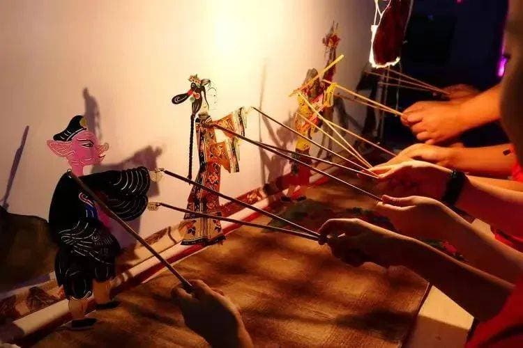 认识非遗|皮影戏：感受光与影的交织
