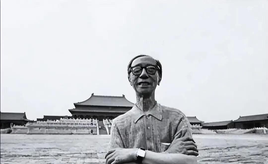 溥仪与故宫的一生：从皇家宫殿到人民博物馆的百年变迁