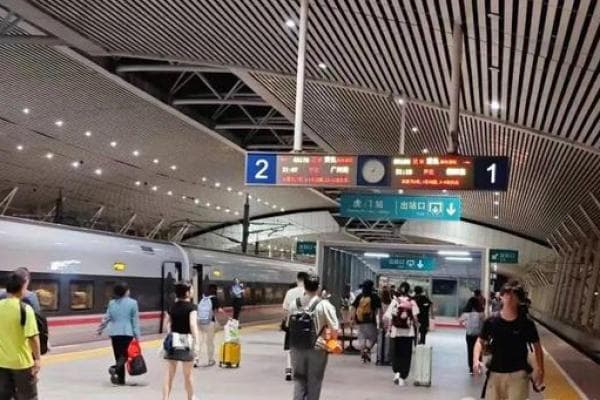 成都火车站概览：多个站点，便捷出行