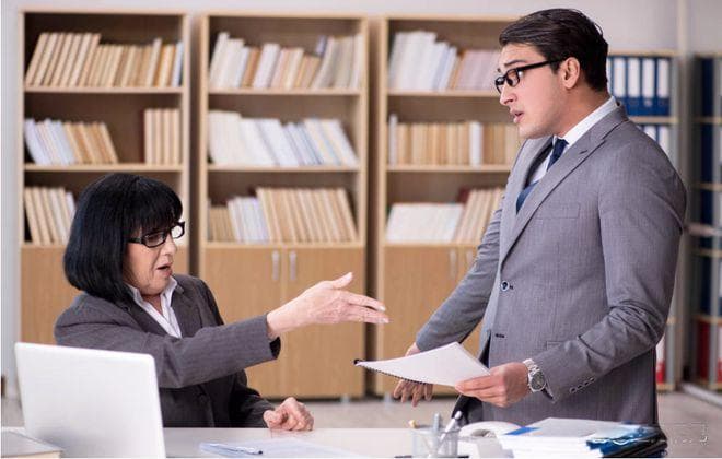 职场逆向思维：4种方法，教你如何“倒行逆施”管理你的上司？