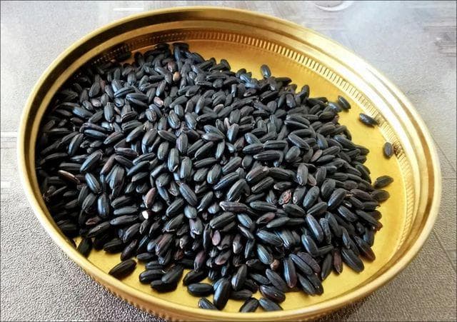 黑米是糯米吗？揭秘谷物世界，黑米VS糯米：是同根生还是异路客？