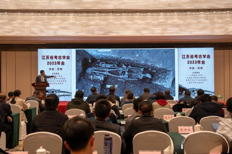 江苏金坛三星村遗址考古新发现：出土最大石钺，揭示6000年前文明