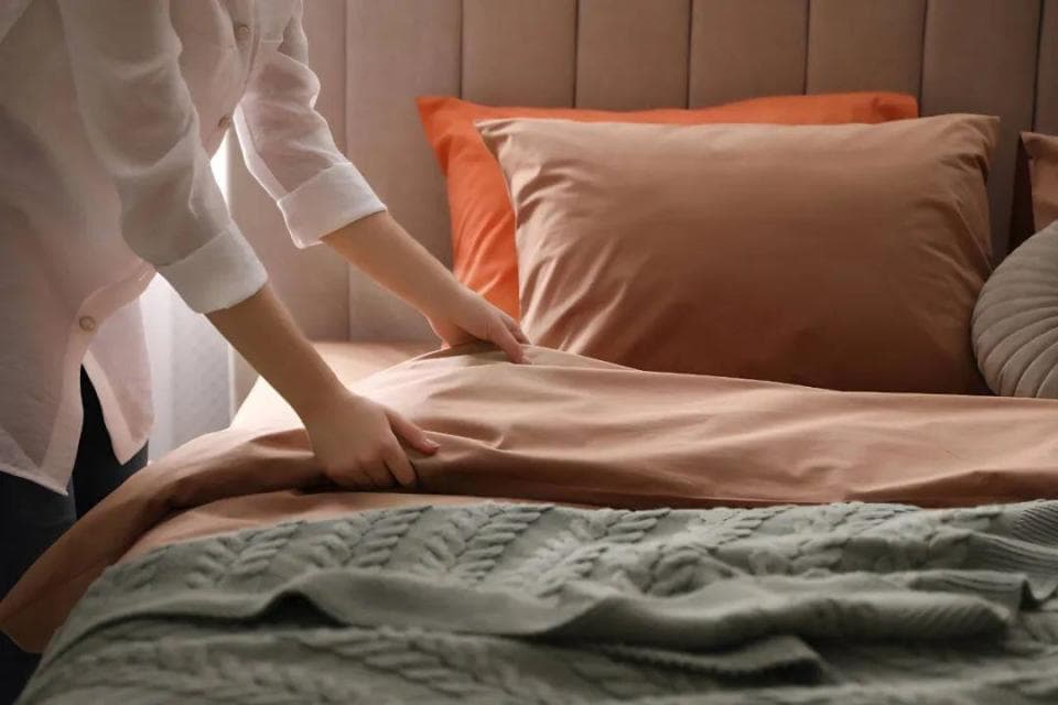 一个让睡觉更暖和的方法：换条床单