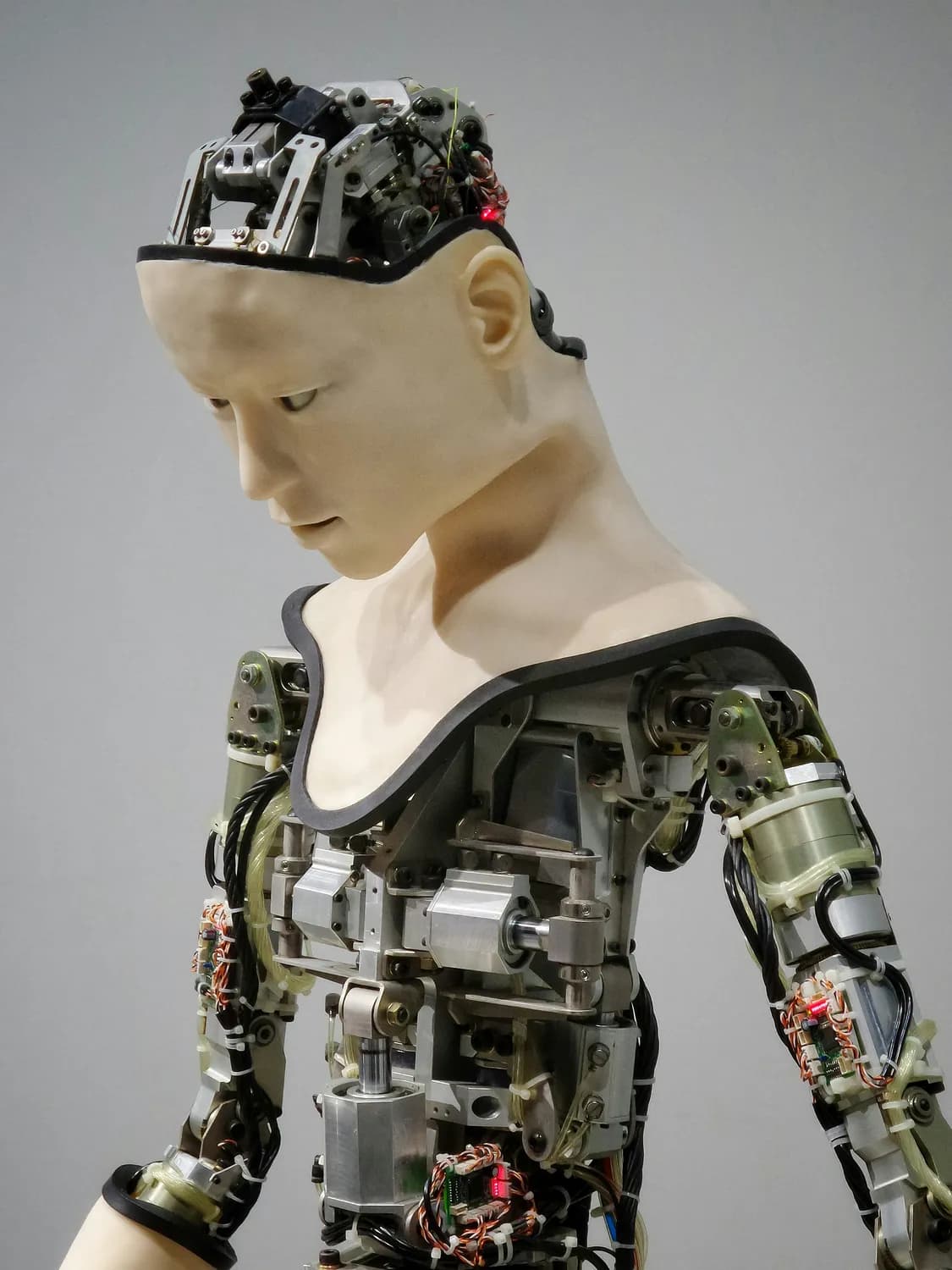 牛津大学最新研究：AI在高层次推理中仍难匹敌人类智能