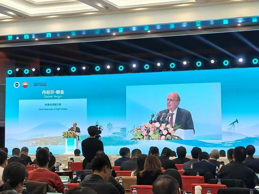 地缘政治或重写“全球能源版图”，绿色低碳转型危机并存