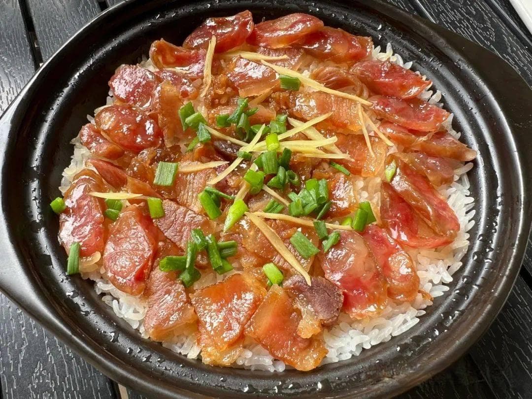 煲仔饭这样做好吃又简单，锅巴金黄酥脆，香迷糊了