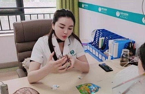 专业的毛囊检测是怎么做的？植发用图片来演示讲解