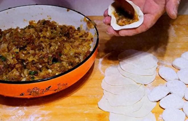 饺子馅调制秘诀揭秘，轻松制作美味饺子！