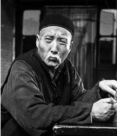 老舍《茶馆》中的人物形象塑造艺术