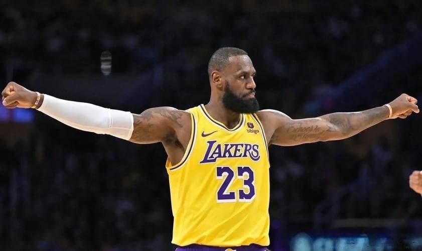NBA现役四大超巨：詹姆斯、库里、杜兰特和字母哥